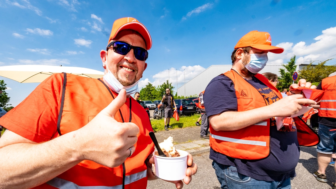 Kfz-Tarifrunde 2021: Warnstreik bei OTLG Norderstedt
