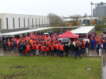 Hohe Beteiligung beim ersten Warnstreik bei der Brüggen Oberflächen- und Systemlieferant GmbH 